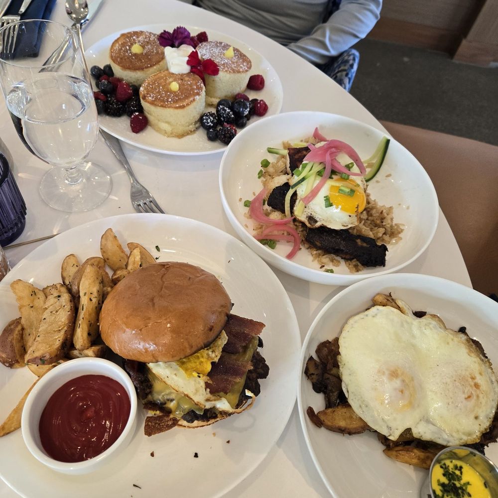 ARLO - Wagyu Burger, Short Rib Hash & Egg, Tocino Fried Rice and Souffle Pancakes - New American Near Me - San Diego, California ARLO - Wagyu Burger, Short Rib Hash & Egg, Tocino Fried Rice and Souffle Pancakes - New American Near Me - San Diego, California