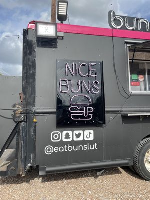BunSlut (Food Truck) by null