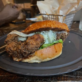 Le Chick - Fried Chicken Bun Burger - Cocktail Bars Near Me - Miami, Florida