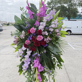 Harry’s Famous Flowers - This is another photo and different lighting. Beautiful beautiful arrangement! - Florists Near Me - Orlando, Florida