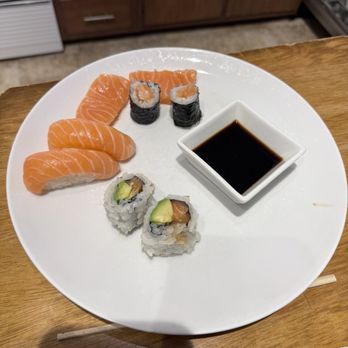 Oishi Sushi - Salmon Lover Salmon Avocado Roll - Sushi Bars Near Me - Guilderland, New York Oishi Sushi - Salmon Lover Salmon Avocado Roll - Sushi Bars Near Me - Guilderland, New York