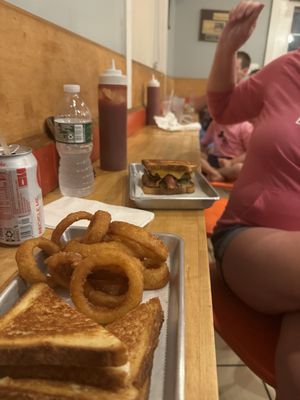 Burgers, Shakes & Fries by null