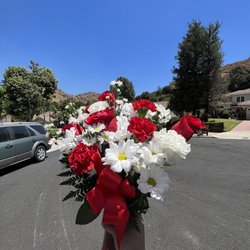 Nathalie's Flowers - Asked them to make me a little something to gift to my mom and they did an amazing job! This place is the best in the valley!