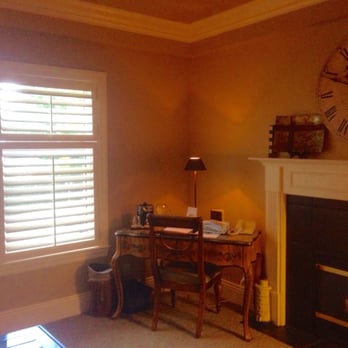 Harbour House - Suite room "sitting" area. - Hotels Near Me - Niagara-on-the-Lake, Ontario