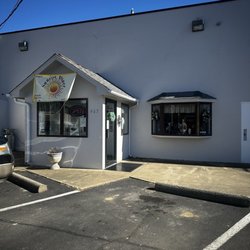 Sunrise Bbq - Exterior of building (located on back side of Cookout)