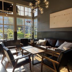 Davenport Coffee - Gourmet Coffee, Taproom & Wine - Indoor seating area