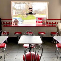 Pizza Time - Nice small town view w fun stools!