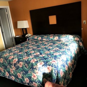 B & B Motel - King bed room - Hotels Near Me - Hugoton, Kansas