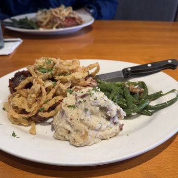 Mallards Southern Kitchen - Meatloaf, green beans, garlic mashed potatoes and - Seafood Near Me - Inver Grove Heights, Minnesota