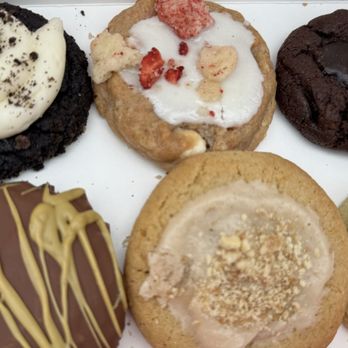 Crumbl - Lakeshore - Bakeries Near Me - San Francisco, California