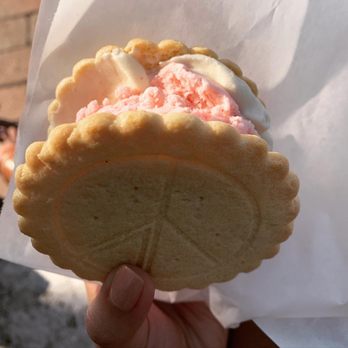 Peace Pie - Strawberry shortcake - Ice Cream & Frozen Yogurt Near Me - Cape May, New Jersey