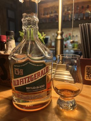 Paddock & Whisky by null
