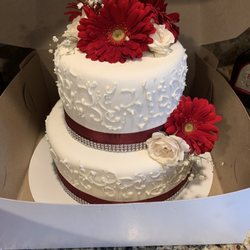Elegant Cakes By Lida - She did a amazing job!!  She is very nice and attentive! I love how she put fresh flowers on it!  It was beautiful!!!