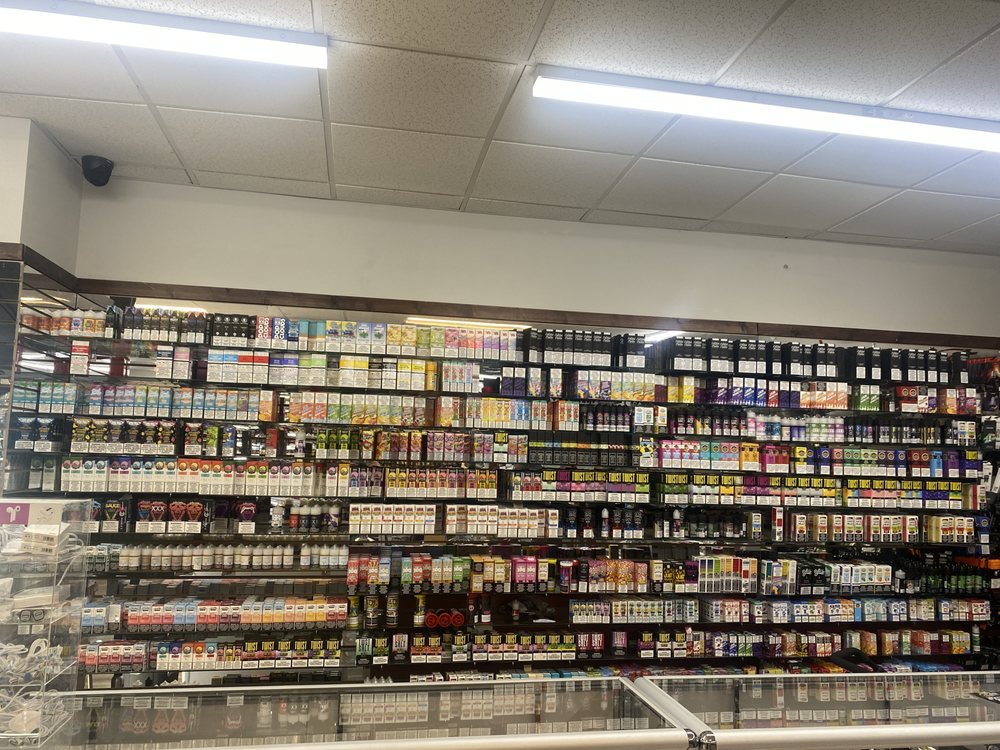 TOBACCO HUT Updated August 2024 10 Photos 300 W Reservoir Rd