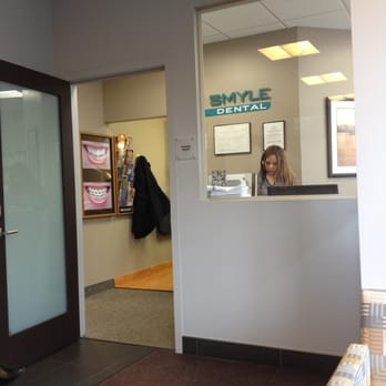 In Smyle Dental - Lakeview & Roscoe Village - Clean and fresh smell throughout waiting room. - General Dentistry Near Me - Chicago, Illinois