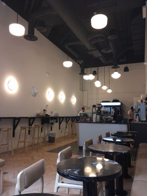 Café Humble Lion (McGill College) by null