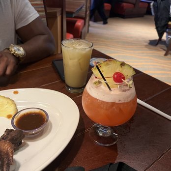 Bahama Breeze - Jerk Chicken Wings, Bahama Mama, Painkiller - Bars Near Me - Schaumburg, Illinois Bahama Breeze - Jerk Chicken Wings, Bahama Mama, Painkiller - Bars Near Me - Schaumburg, Illinois
