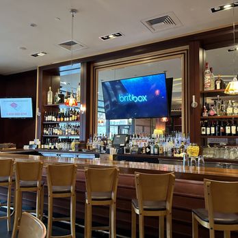 Bernard's - Ambiance - Chinese Near Me - Chestnut Hill, Massachusetts