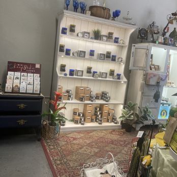 Shabby Chic Boutique on Main - Gift Shops Near Me - Cottonwood, Arizona Shabby Chic Boutique on Main - Gift Shops Near Me - Cottonwood, Arizona