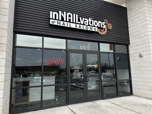 Commercial Customers - We have many commercial customers that are set up on our reoccurring subscription.  We can service your business weekly, twice a month or monthly!  From store fronts to 3 story buildings, we have you covered! Call or email to schedule a free on-site estimate.