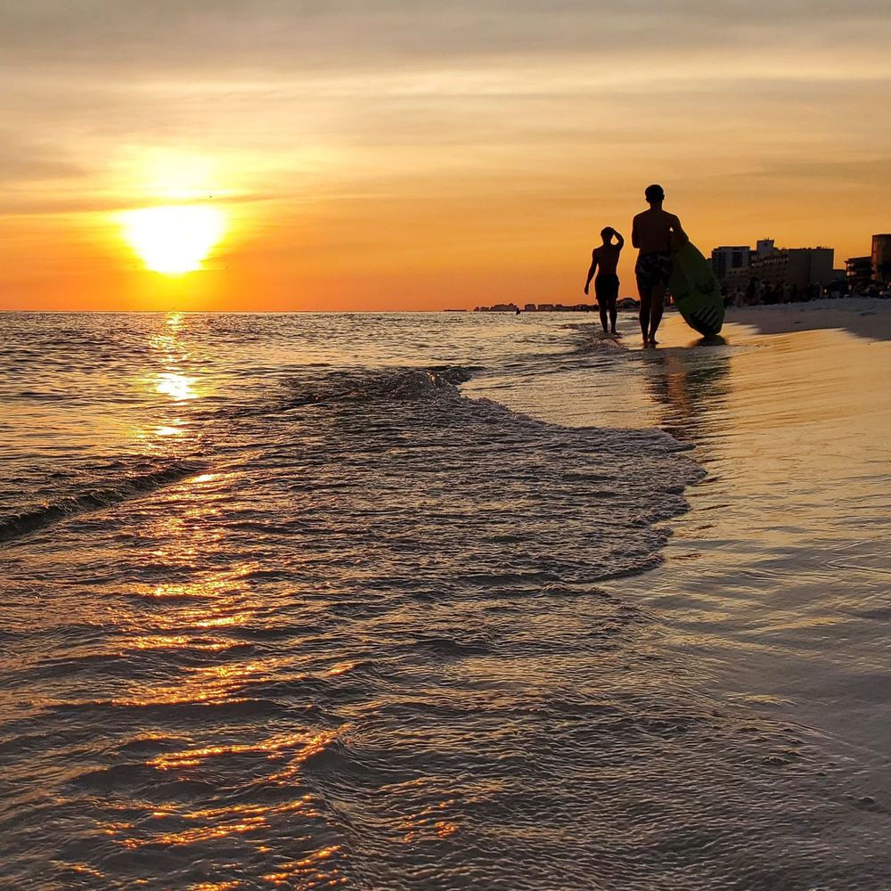 Miramar Beach Service Logo