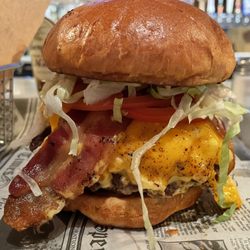 Guy Fieri's Mt. Pocono Kitchen - Bacon Mac N Cheese Burger