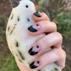 Golden Nail Lounge - Manicure
