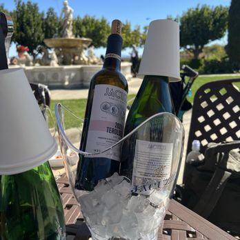 Jacuzzi Family Vineyards - Red and sparkling white - Wineries Near Me - Sonoma, California Jacuzzi Family Vineyards - Red and sparkling white - Wineries Near Me - Sonoma, California