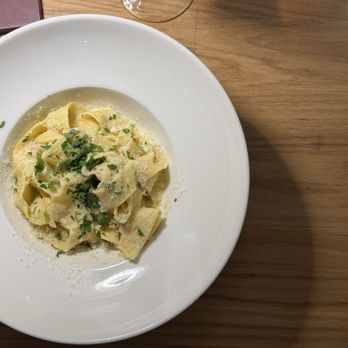 Portobello - Tagliatelle PORTOBELLO - pasta with bacon, onion, egg and a pinch of cream, sprinkled with parsley and Grana Padano DOP parmesan cheese - Pizza Near Me - Kraków, DS