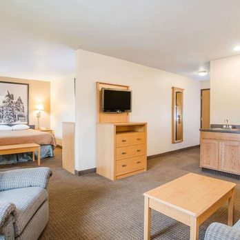 Super 8 by Wyndham Monroe WI - Guest room - Hotels Near Me - Monroe, Wisconsin Super 8 by Wyndham Monroe WI - Guest room - Hotels Near Me - Monroe, Wisconsin