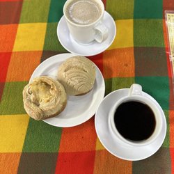 Los Portales de Suchitlan - Café de olla, chocolate de leche y pan dulce / coffee, hot chocolate (milk based), sweet Mexican bread