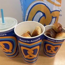 Auntie Anne's - Lemonade, pretzel bites & pretzel dog bites