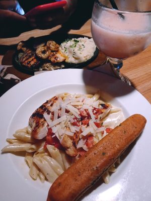 Applebee's Grill + Bar by null