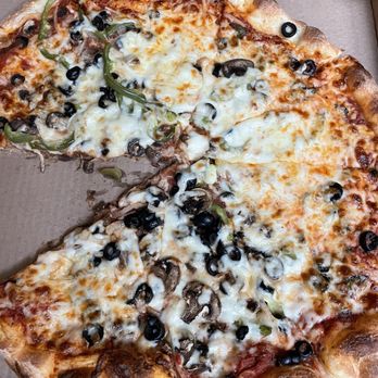 Gaetano's Italian Restaurant - Supreme Large mushrooms bell peppers sausage pepperoni black olives - Italian Near Me - Spring Valley, California Gaetano's Italian Restaurant - Supreme Large mushrooms bell peppers sausage pepperoni black olives - Italian Near Me - Spring Valley, California