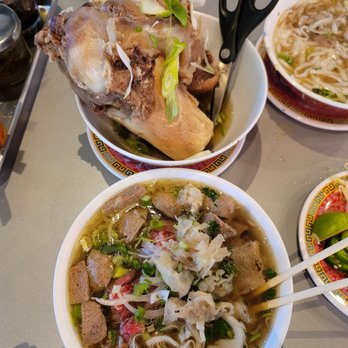 Sit lo Saigon - Pho Saigon & Side Order of Bone Marrow - Vietnamese Near Me - Elk Grove, California Sit lo Saigon - Pho Saigon & Side Order of Bone Marrow - Vietnamese Near Me - Elk Grove, California