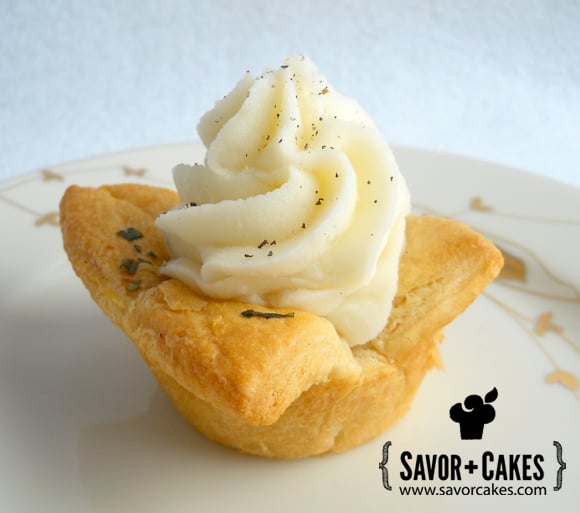 Savor Cakes Logo