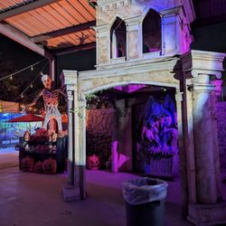 Creepy Hollow Haunted House