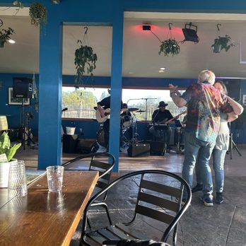 Elysium Botanicals Wines & Vineyard - Dancers had a blast with live rock and country music - Wine Tasting Room Near Me - Independence, Oregon