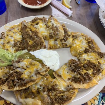 El Pueblito Mexican Cocina - Beef Nachos were very good but I prefer with lettuce and tomatoes - Mexican Near Me - Plano, Texas El Pueblito Mexican Cocina - Beef Nachos were very good but I prefer with lettuce and tomatoes - Mexican Near Me - Plano, Texas