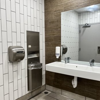 Shop & Hop - Women's restroom - Convenience Stores Near Me - Gypsum, Colorado Shop & Hop - Women's restroom - Convenience Stores Near Me - Gypsum, Colorado