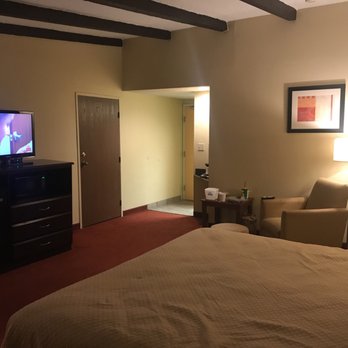 Days Hotel by Wyndham Flagstaff - Opposite corner. - Hotels Near Me - Flagstaff, Arizona