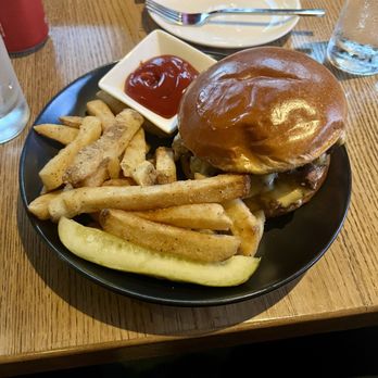 Alaloa Lounge - The BEST SMASH WAGYU-BURGER - Lounges Near Me - Kapalua, Hawaii