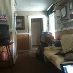 The Lakeshore House - Common room with TV, laptop and couches!!!