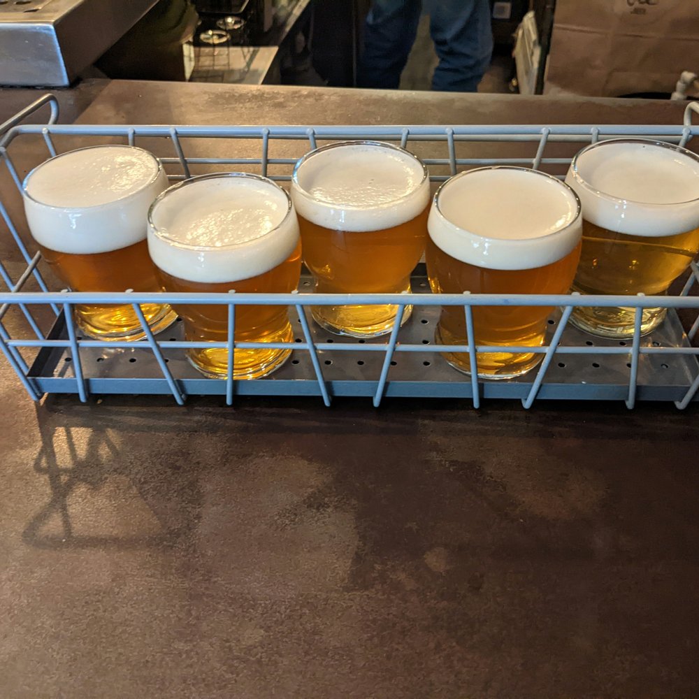Bee Beer - Beer Flight - Beer Bar Near Me - Madrid, M Bee Beer - Beer Flight - Beer Bar Near Me - Madrid, M