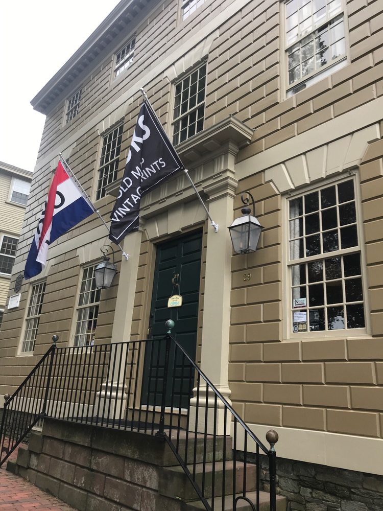 COMMONWEALTH BOOKS OF NEWPORT Updated August 2024 29 Touro St