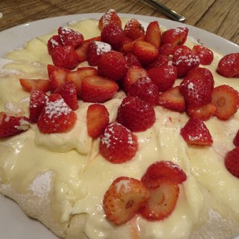 Happy Italy - Strawberry & cream pizza - Italian Near Me - Kerkrade, LI Happy Italy - Strawberry & cream pizza - Italian Near Me - Kerkrade, LI