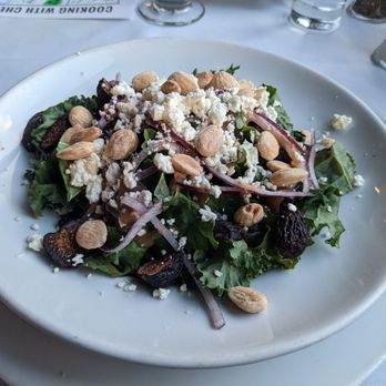 Toscanos - Kale and fig salad, entree size. - Italian Near Me - Puyallup, Washington
