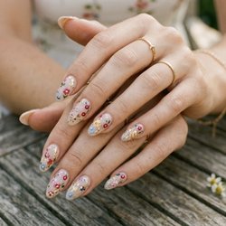 Win Nails And Spa