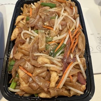 China Yi - Chicken chow fun - Chinese Near Me - Torrance, California China Yi - Chicken chow fun - Chinese Near Me - Torrance, California