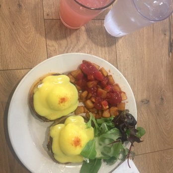 Aloha Kitchen - Eggs Benedict - Breakfast & Brunch Near Me - Honolulu, Hawaii Aloha Kitchen - Eggs Benedict - Breakfast & Brunch Near Me - Honolulu, Hawaii